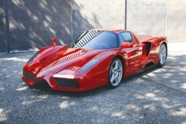 Vezi cât s-a plătit pe un Ferrari care i-a aparţinut pilotului F1 Jenson Button